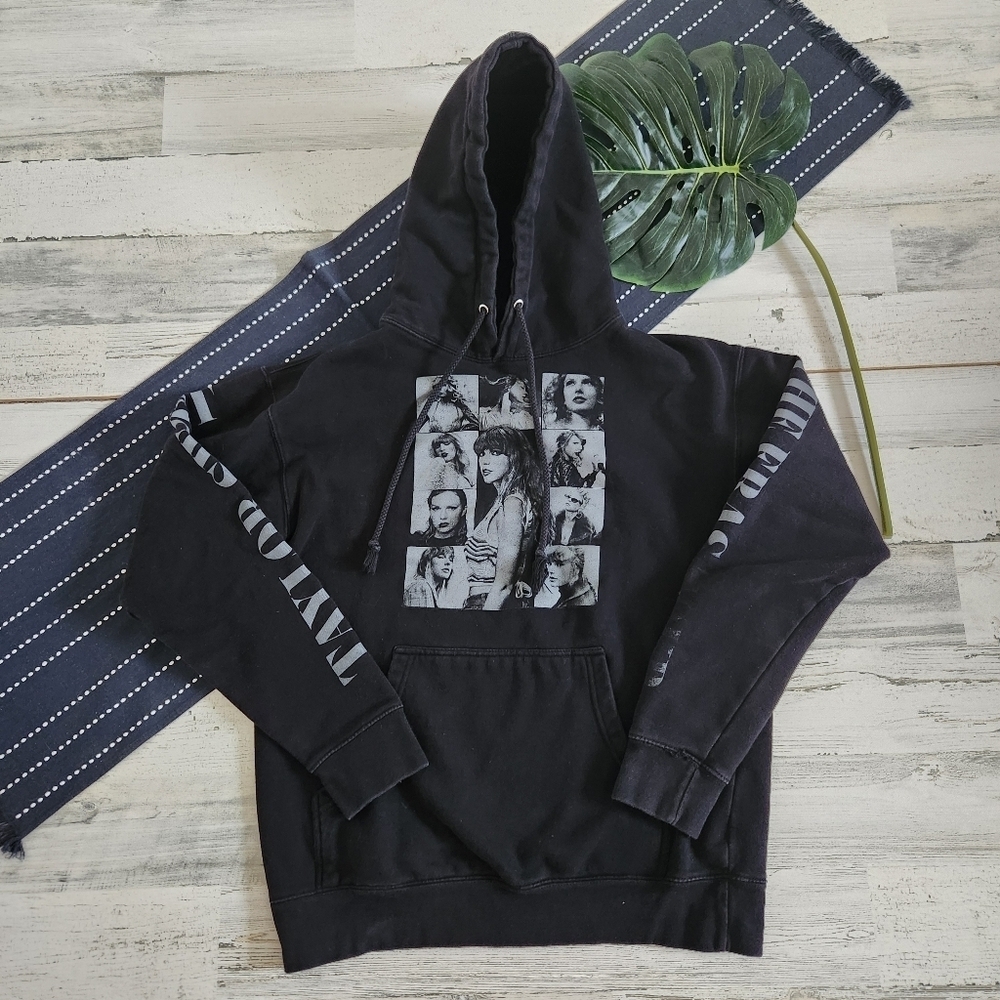 Taylor Swift The Eras Tour Black Photo Sweatshirt Hoodie US Dates Size Medium